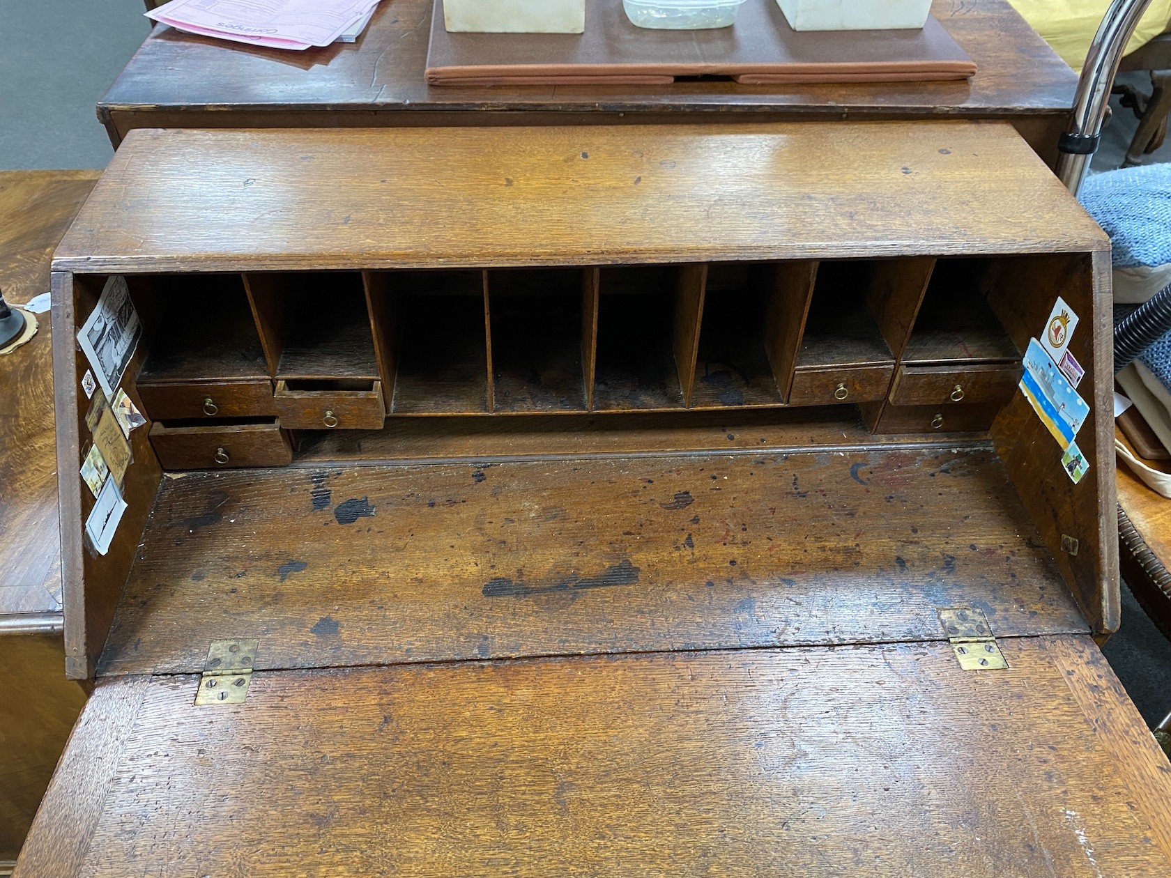 A George III oak bureau, width 92cm, depth 48cm, height 104cm